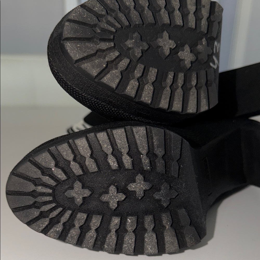 DKNY Black Knit Sock Booties with White Logo Cuff - Picture 4 of 10